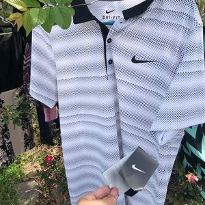 Men’s Sm Nike Dri Fit golf shirt